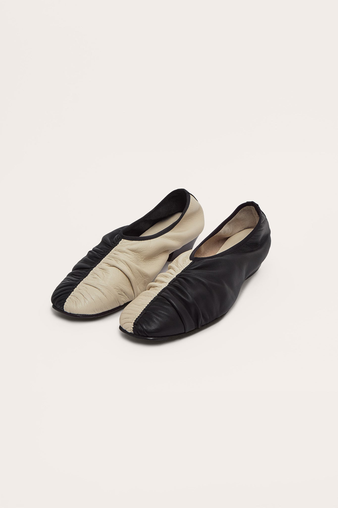ECLIPSE SLIPPERS, TOFU & BLACK